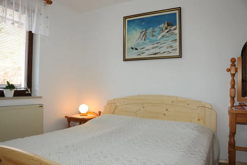 Apartma 0: druga spalnica z zakonsko posteljo