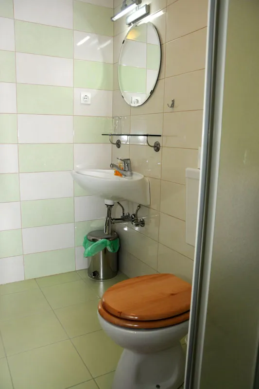 Apartma 3: kopalnica